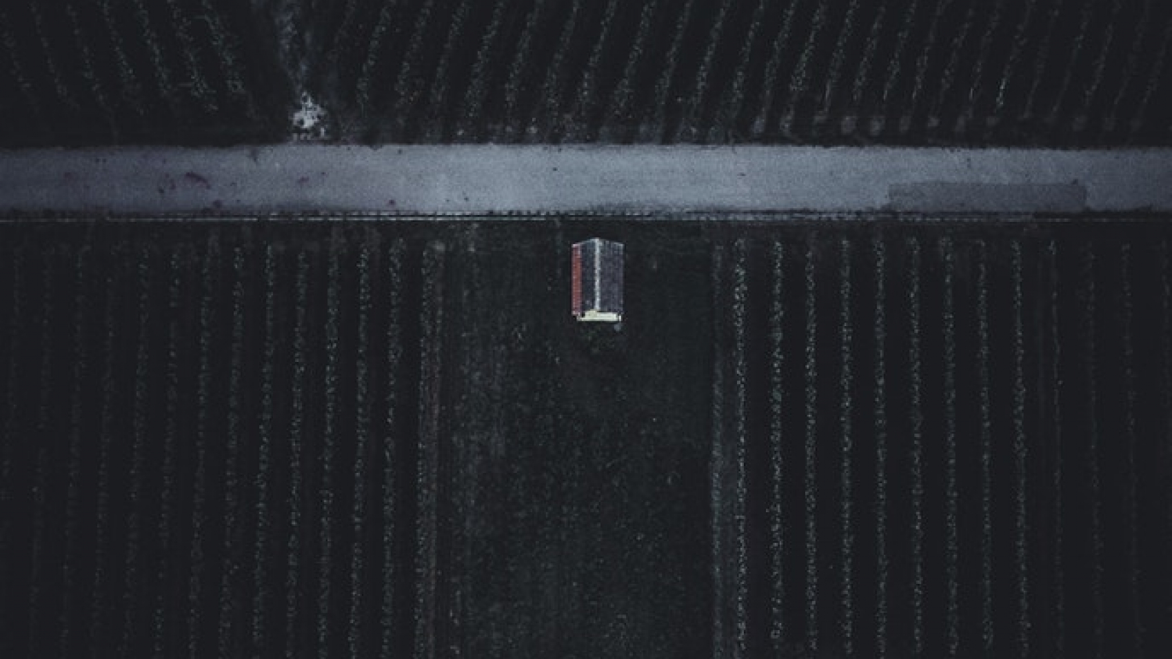 photo-1517400746-eb27afe9abc8